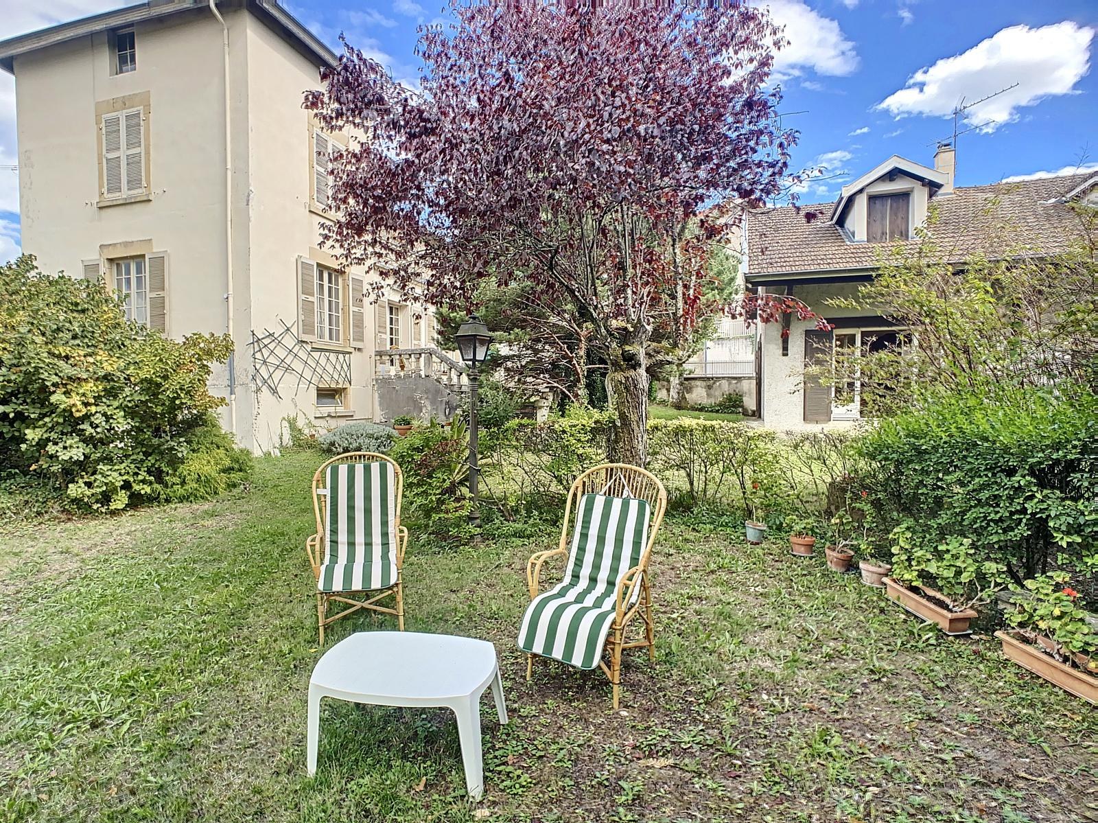 Avant travaux : le jardin, futur emplacement de la piscine