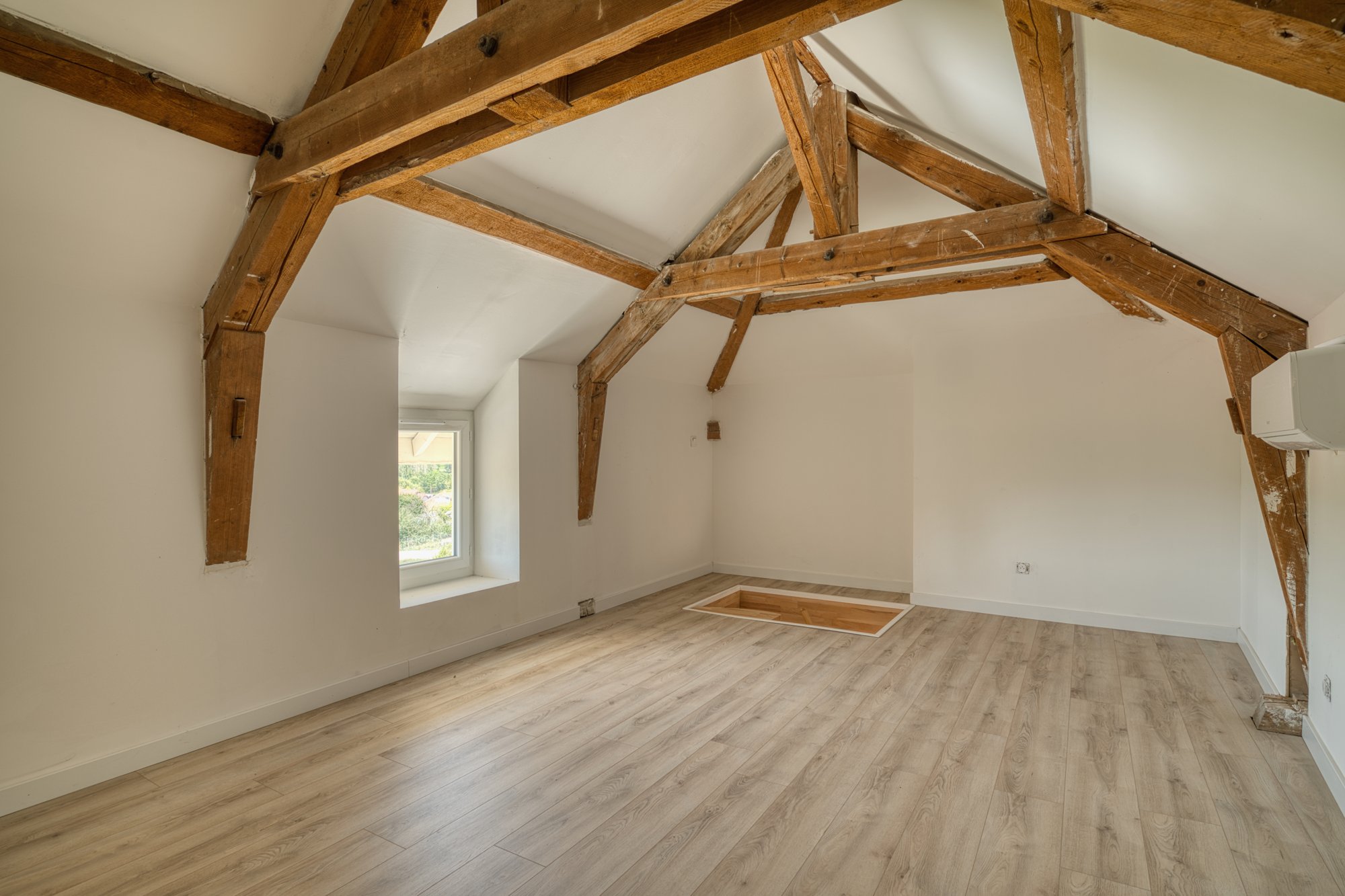 Combles aménagés sous la charpente apparente