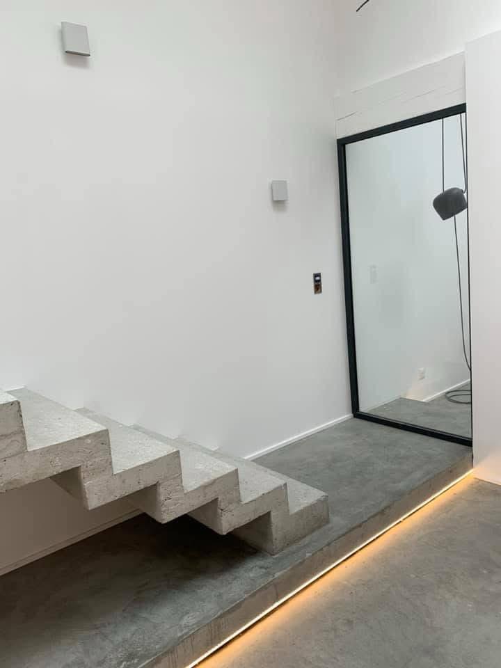 Loft Artiste Lyon — Escalier Béton Quartz